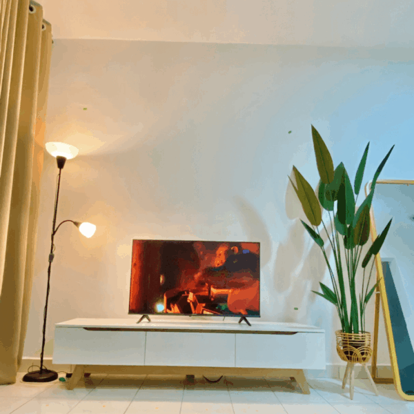 Raw image gallery in product page Behind the scenes image
