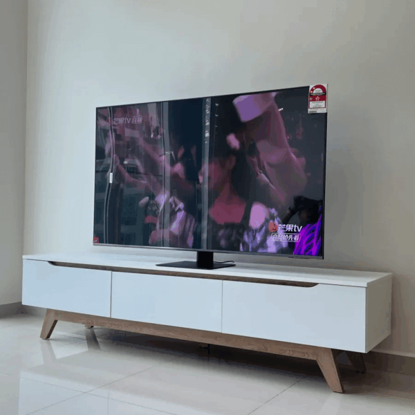 Raw image gallery in product page Behind the scenes image